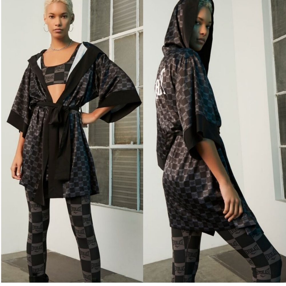 Everlast Forever 21 Collaboration Boxing Boxer Walk Out Hooded Robe